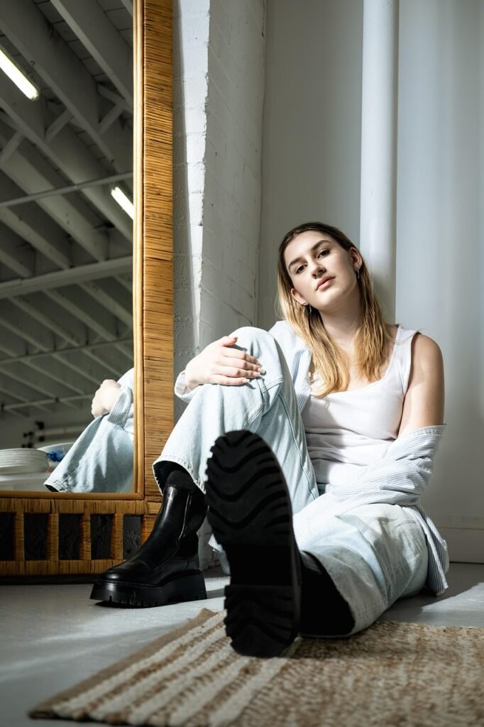 g1e89113528794aa687f915a0c846931fe19a6aa3523f73fdfc45d4f820f50a11e2bb879715a4eb81d6dfc536d38109901df77279760281cf500a7c9e9047b350_1280-8466399 teen photo, teen, woman, girl, model, blonde, portrait, fashion, smile, face, beach, female, makeup, hair, lady, happy, modeling, pose, nature, skin, posing, caucasian, person, city, mirror